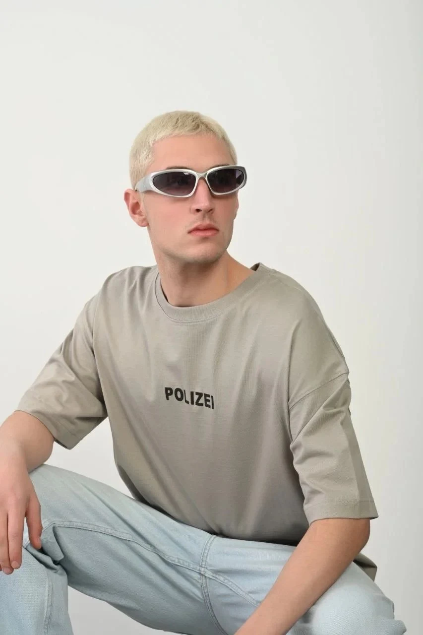 Pánske sivé oversize tričko s kruhovým výstrihom a potlačou