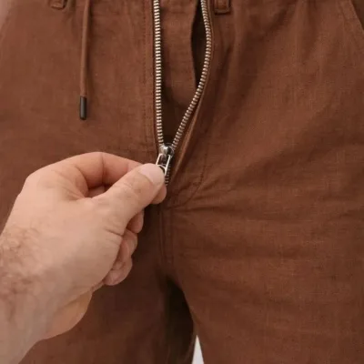 Muške smeđe lanene pantalone sa džepovima, elastičnim strukom i vezicama 2