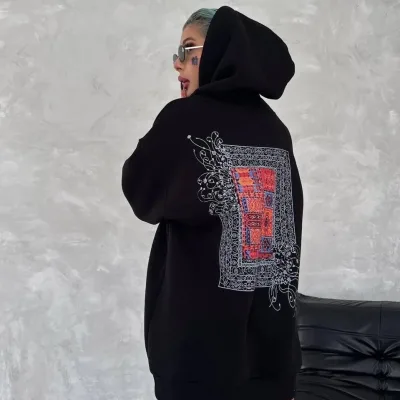 Jinê Reş 3 Têl Pembû Hoodî Bikapûşon Çapkirî Bi Cêbê Kangurû Sweatshirt 1