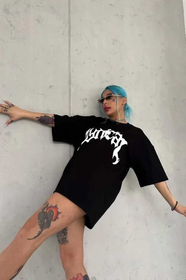 Kadın Siyah Oversize Bisiklet Yaka Pamuklu Baskılı Tişört 3