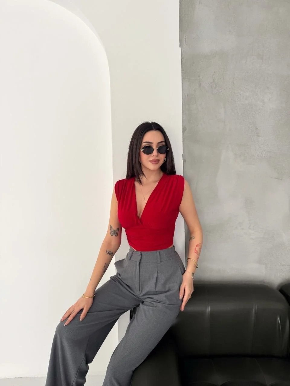 Bluzë femrash e kuqe me jakë V, jastëkë, pa mëngë dhe draperie likra 3