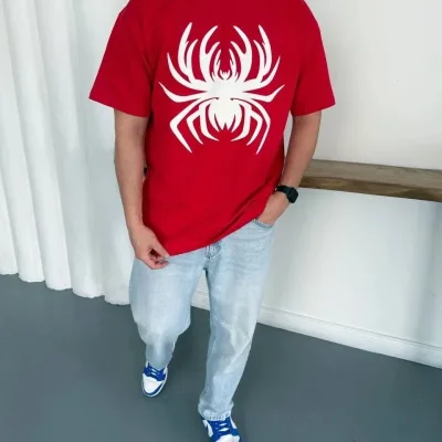 Pánské červené oversized triko s kulatým výstřihem a potiskem pavouka 3