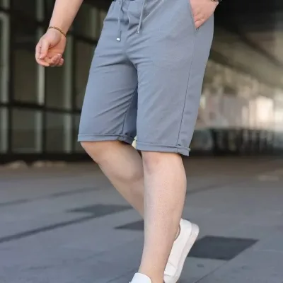 Pánské šedé diagonální látkové šortky s dvojitým lemem, kapsami a tkaničkami 1