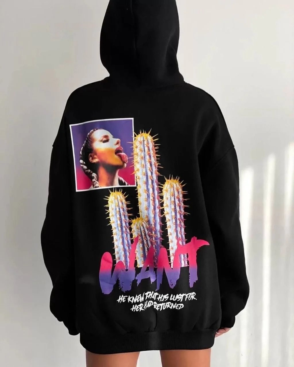 Ženska crna oversize kapuljača s džepovima, tiskani pamučni sweatshirt 2