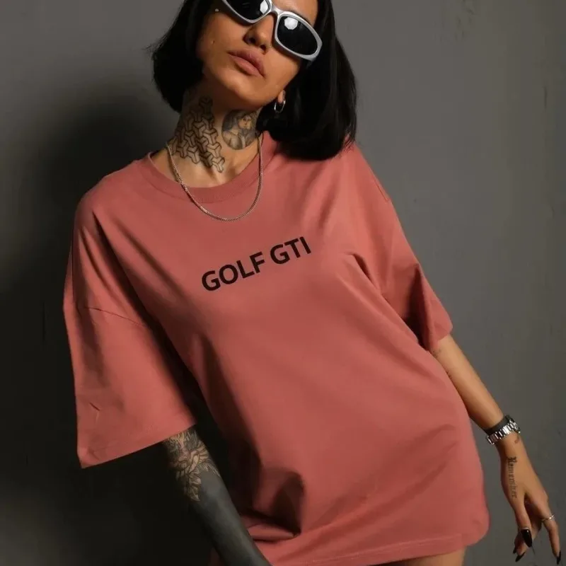 Ženska ružičasta suha ruža oversized s printom retro Golf GTI automobila majica