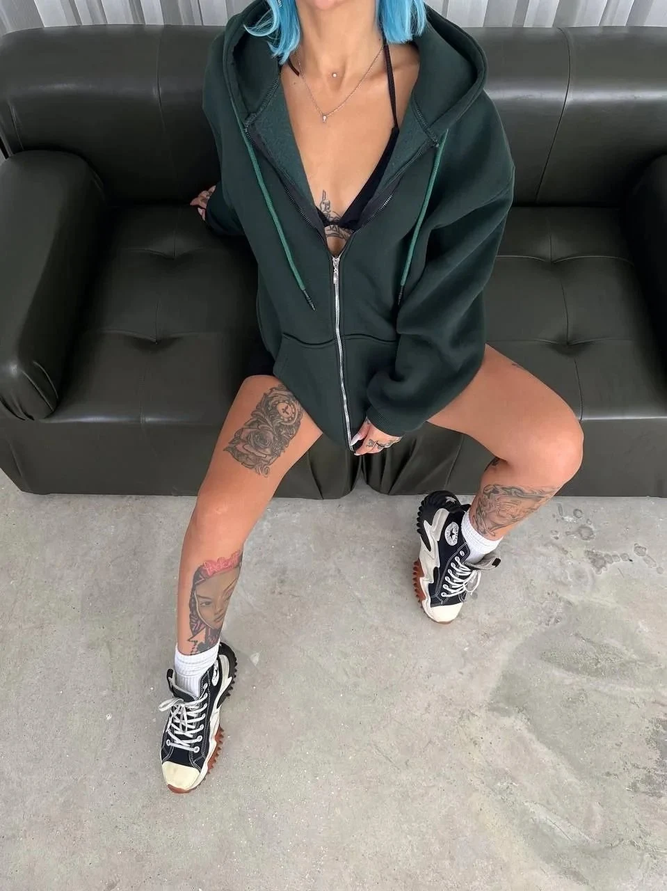 Dámská khaki oversized třívrstvá bavlněná mikina s kapucí a potiskem