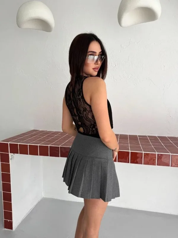 Jin Reş Bê Mil Bi Dantelê Detaylı Kûr Dekolte Body 3