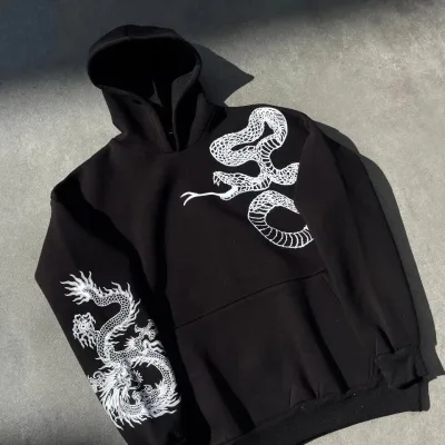 Dámsky čierny oversize kapucňový s vreckami bavlnený s potlačou hoodie 3