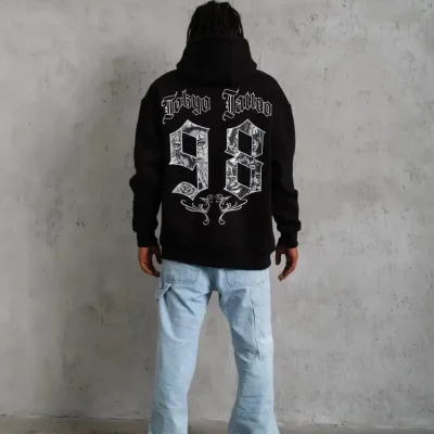 Sweatshirtê Mêran ê Reş ê 3 Têlî Pembû Bi Qapûşon û Çapkirî 5