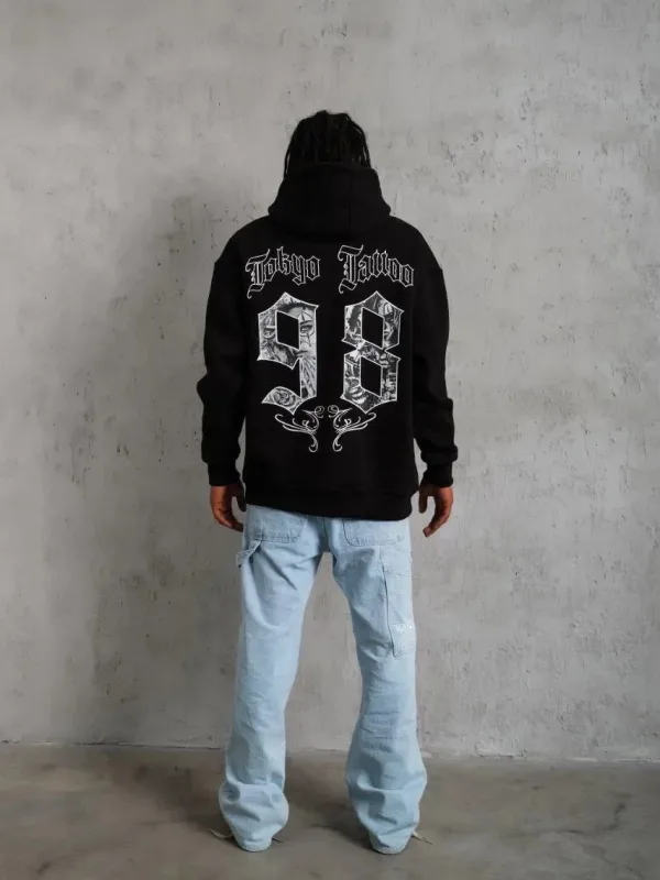 Sweatshirtê Mêran ê Reş ê 3 Têlî Pembû Bi Qapûşon û Çapkirî 5