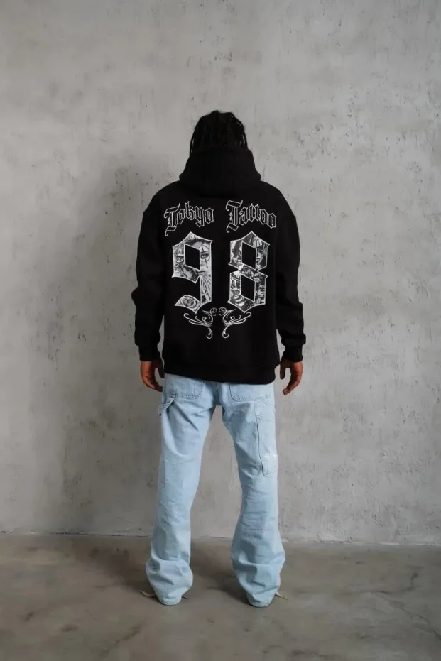 Sweatshirtê Mêran ê Reş ê 3 Têlî Pembû Bi Qapûşon û Çapkirî 5