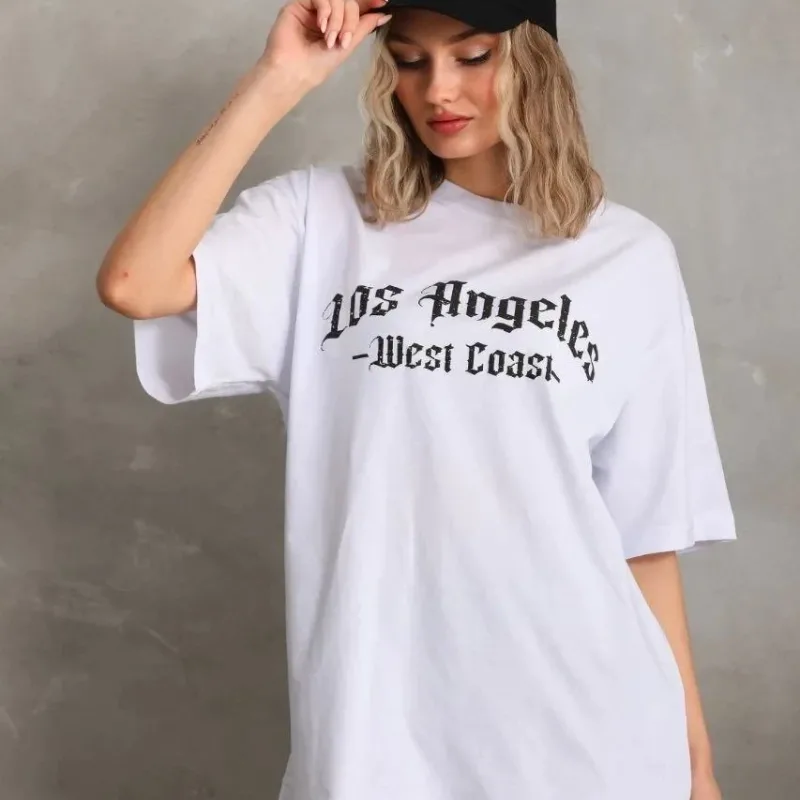 Damski oversize T-shirt biały, dekolt w serek, nadruk