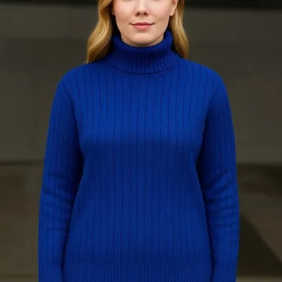 Damski błękitny prążkowany golf sweter 2