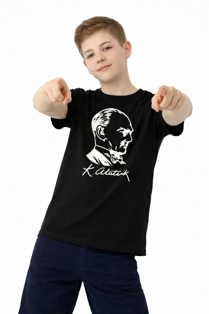 Çocuk Siyah Atatürk Baskılı Bisiklet Yaka Tişört