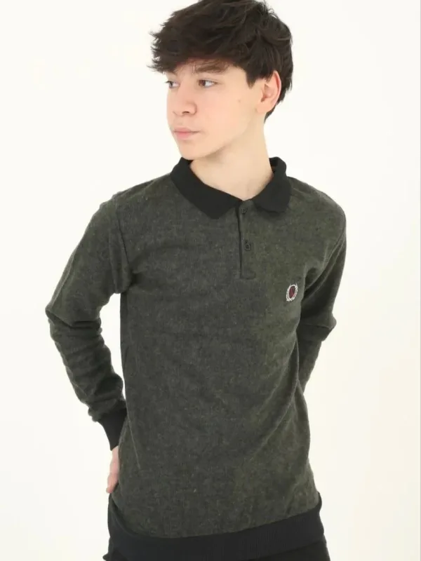 Dětský khaki silný svetr s výstřihem a výšivkou 1