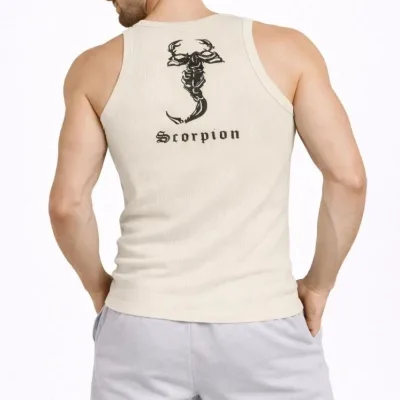 Muška krem slim fit sportska potkošulja sa rebrastim uzorkom, okruglim izrezom i printom na leđima 1