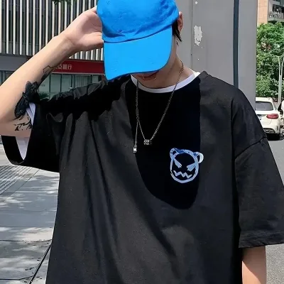 Tîşorta Reş a Oversize Bi Stûyê Bisîkletê û Çapkirî 3