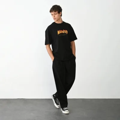 Tricou pentru bărbați, negru, regular fit, cu guler tip bicicletă, imprimat 2