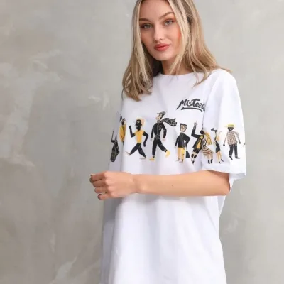 Női Fehér Oversize Kerékpárnyakú Mintás Póló 5