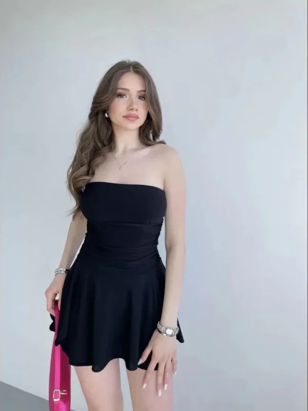 Femeie Rochie Neagră cu Volane, Straplez, Mini, Tip Fustă cu Șort 3