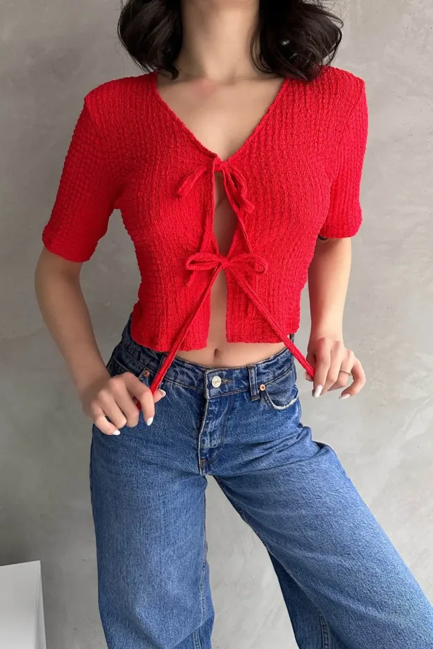Bluzka crop gofrowa z dekoltem w serek i wiązaniem z przodu Czerwony 3