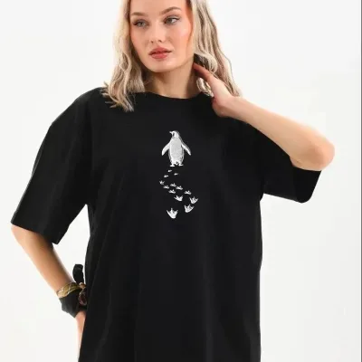 Tîşorta Jinan a Reş, Stûyê Bisîkletê, Çapa Penguen, Biçek Kine 1