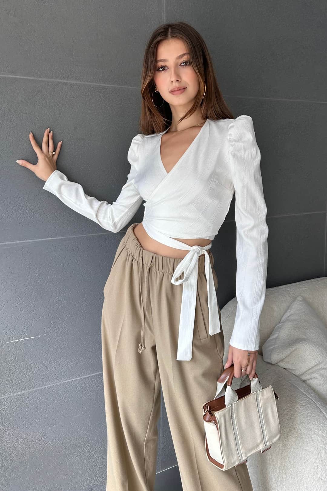 Kruvaze Yaka Beli Kuşaklı Crop Bluz Beyaz