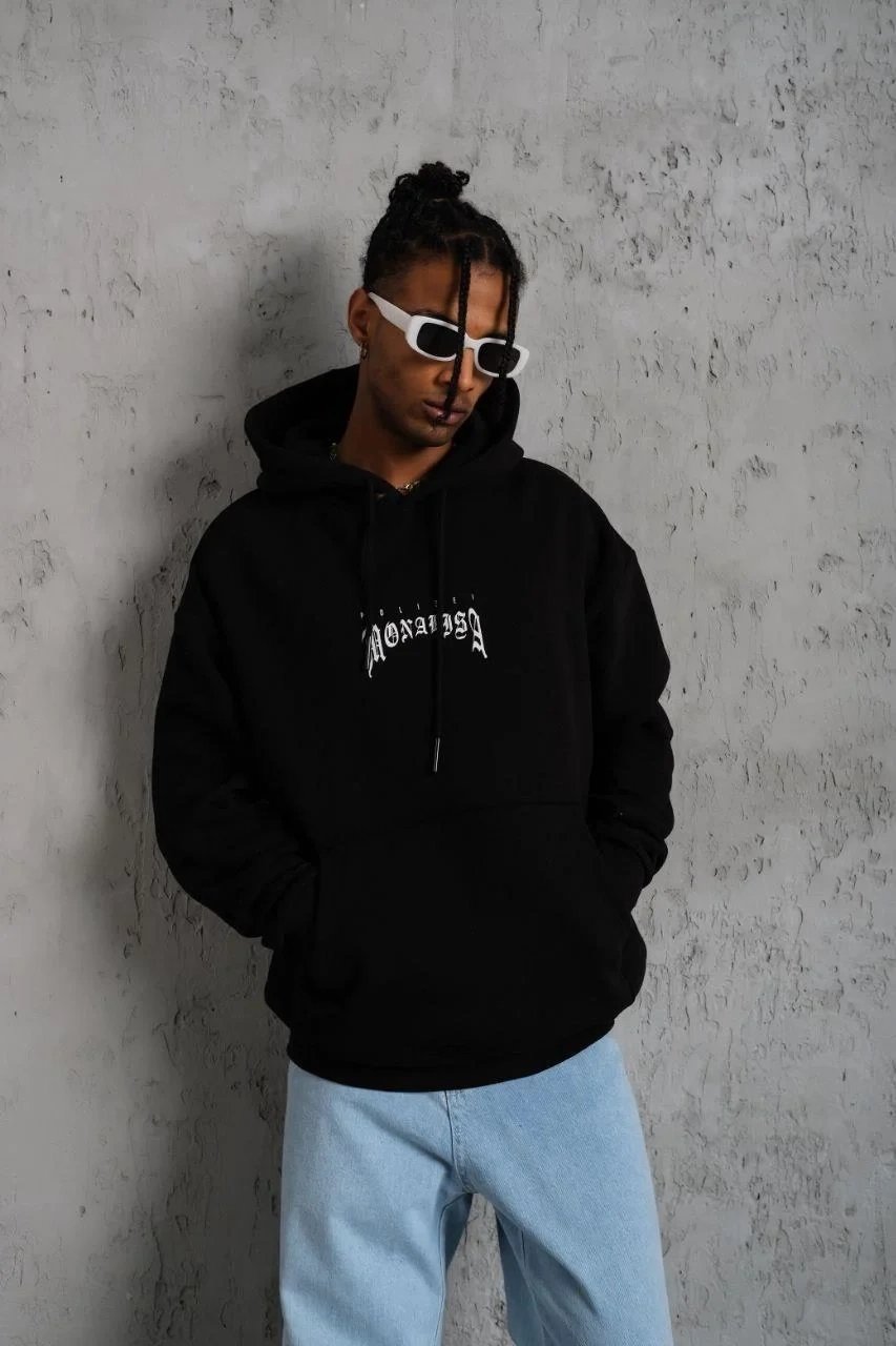 Sweatshirtê Mêran ê Reş ê Çapkirî yê Bi Kêl û Bêrikê Kangurû