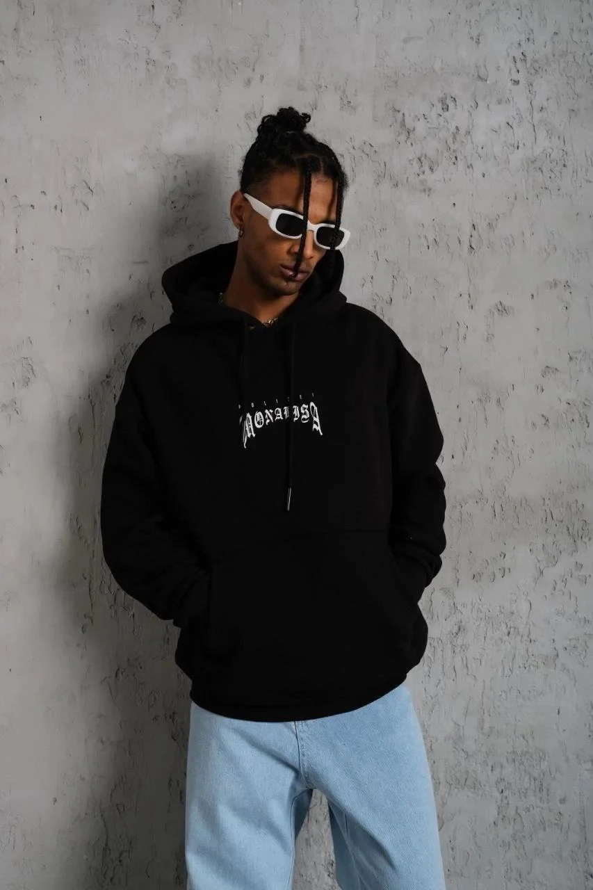 Sweatshirtê Mêran ê Reş ê Çapkirî yê Bi Kêl û Bêrikê Kangurû