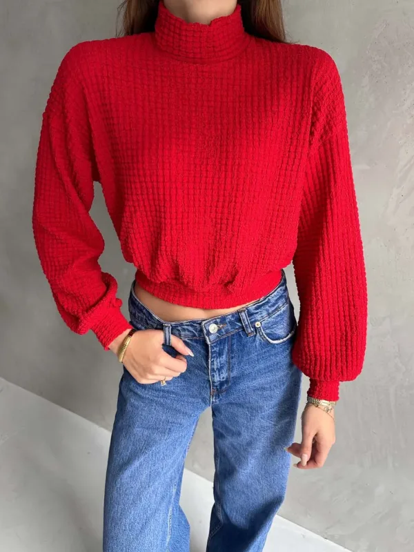 Textúrovaná crop blúzka s rolákom červená 4