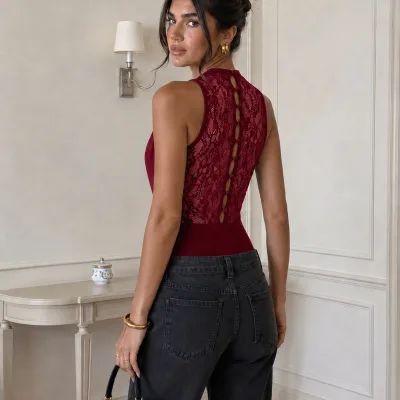 Kadın Bordo Dantel Detaylı Derin Dekolte Kolsuz Body 5