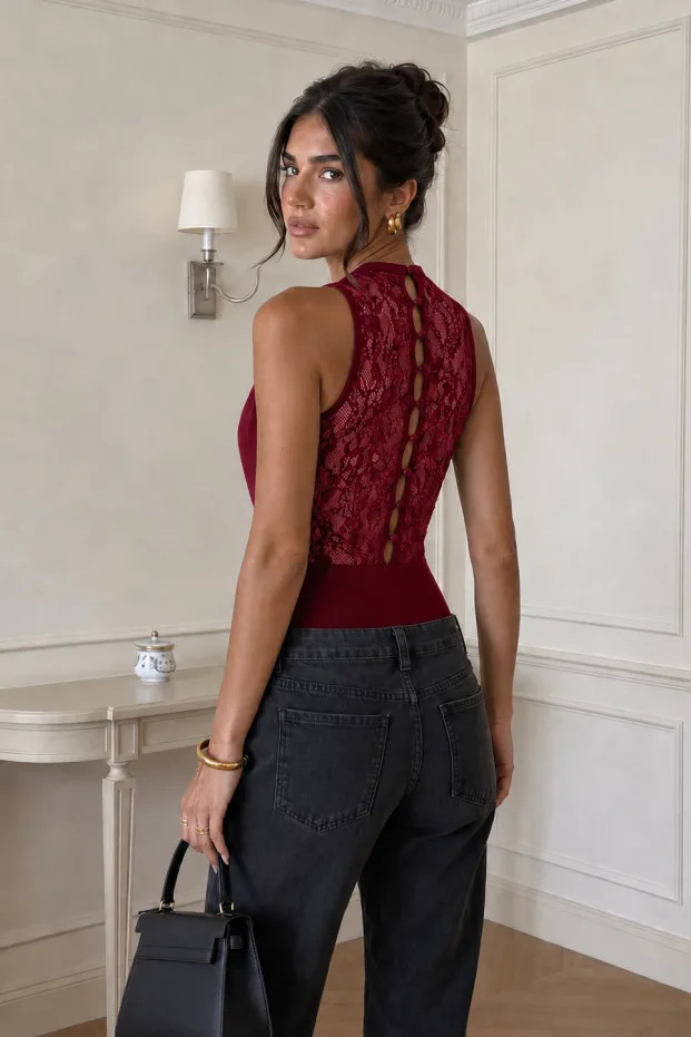 Kadın Bordo Dantel Detaylı Derin Dekolte Kolsuz Body 5