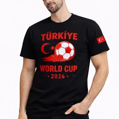 მამაკაცის შავი World Cup 2026 პრინტიანი ფეხბურთის თემატიკის მაისური 1