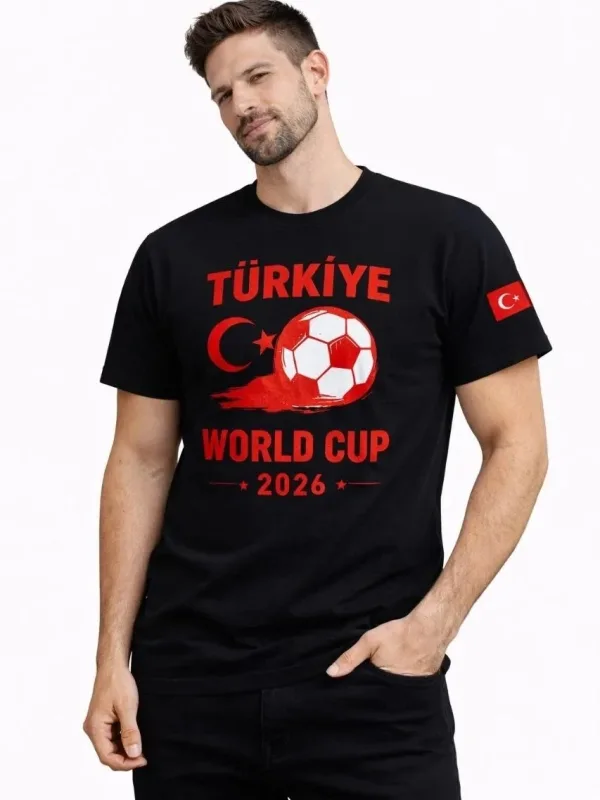მამაკაცის შავი World Cup 2026 პრინტიანი ფეხბურთის თემატიკის მაისური 1