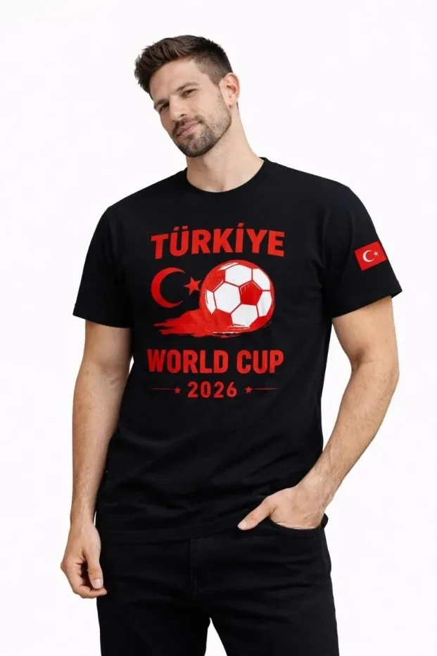 მამაკაცის შავი World Cup 2026 პრინტიანი ფეხბურთის თემატიკის მაისური 1