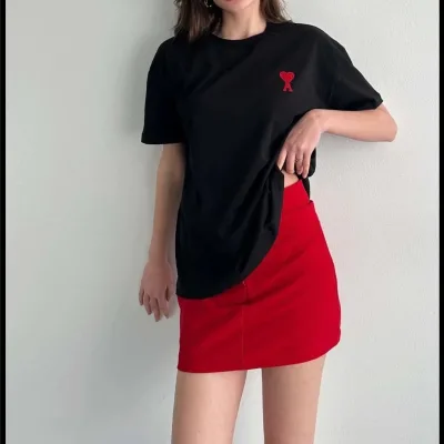 Női fekete oversized biciklinyakas nyomott rövid ujjú póló 1