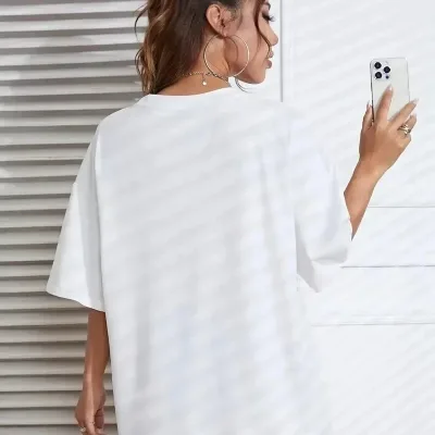 Női fehér oversized New York nyomott kerékpárnyakú póló 2