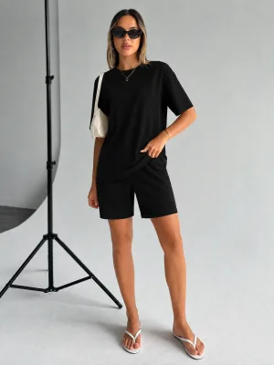 Kadın Siyah Oversize Yumuşak Modal Dokulu Cepli Şort Takım