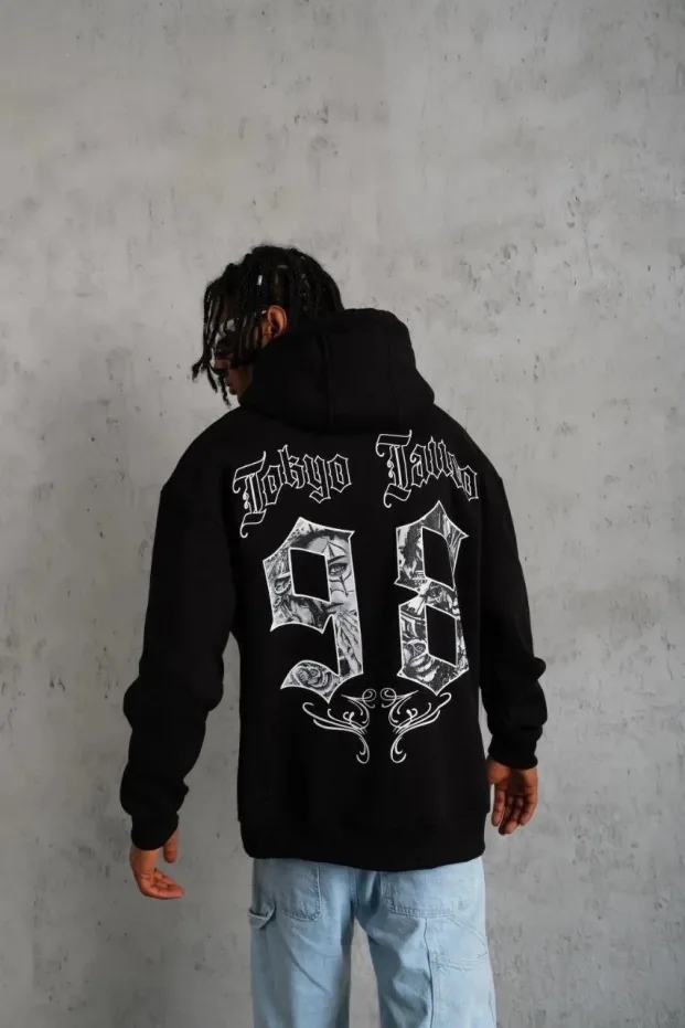 Sweatshirtê Mêran ê Reş ê 3 Têlî Pembû Bi Qapûşon û Çapkirî 4