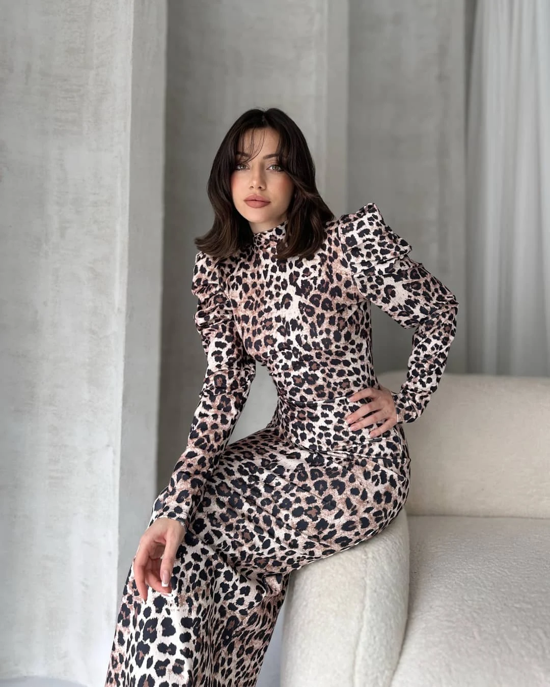 Rochie cu model leopard și decolteu la spate, bej