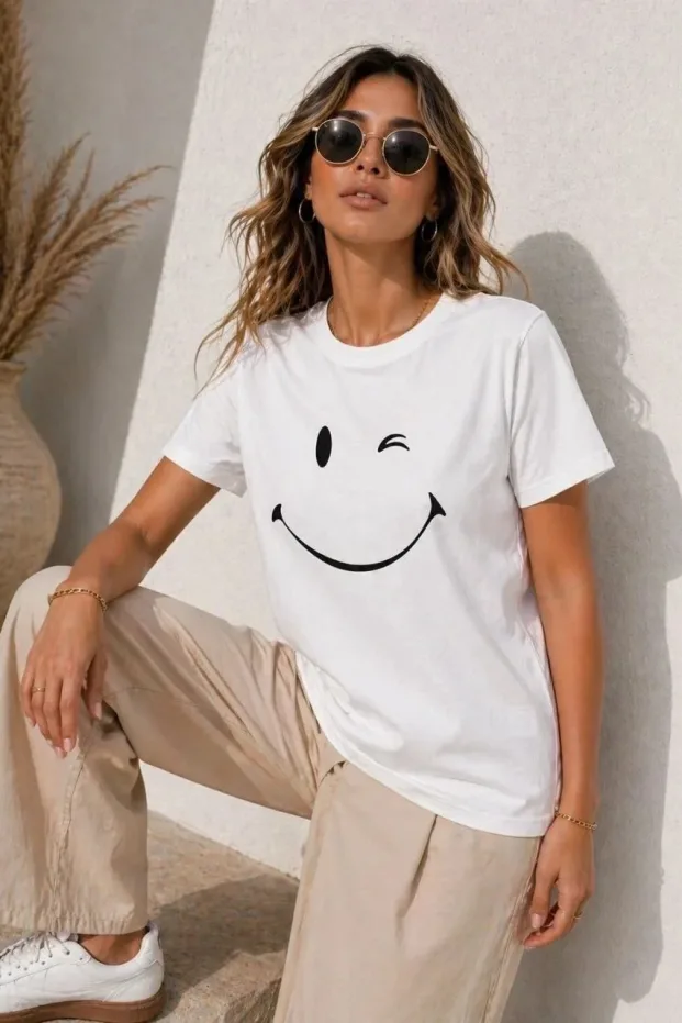 Γυναικείο Λευκό Oversize Χαμογελαστό Πρόσωπο Τυπωμένο Κοντό Μανίκι Μπλουζάκι 4