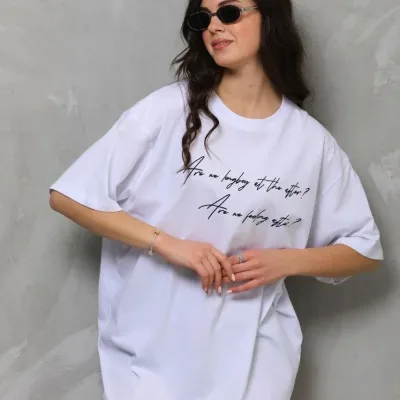Bluzë Femrash e Bardhë Oversize me Jakë Biçiklete dhe Print me Mëngë të Shkurtra 2