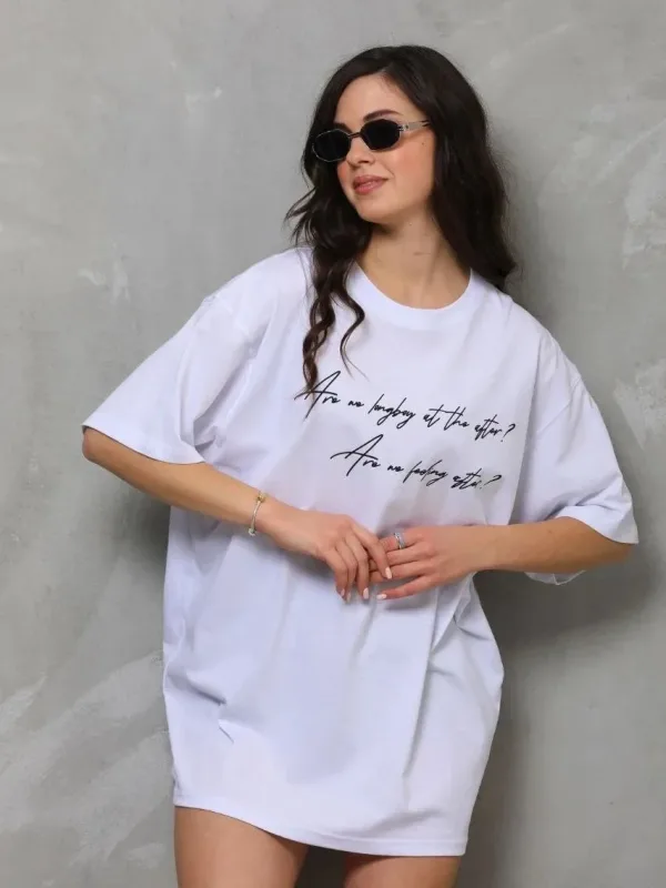 Bluzë Femrash e Bardhë Oversize me Jakë Biçiklete dhe Print me Mëngë të Shkurtra 2