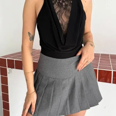 Jin Reş Bê Mil Bi Dantelê Detaylı Kûr Dekolte Body 2