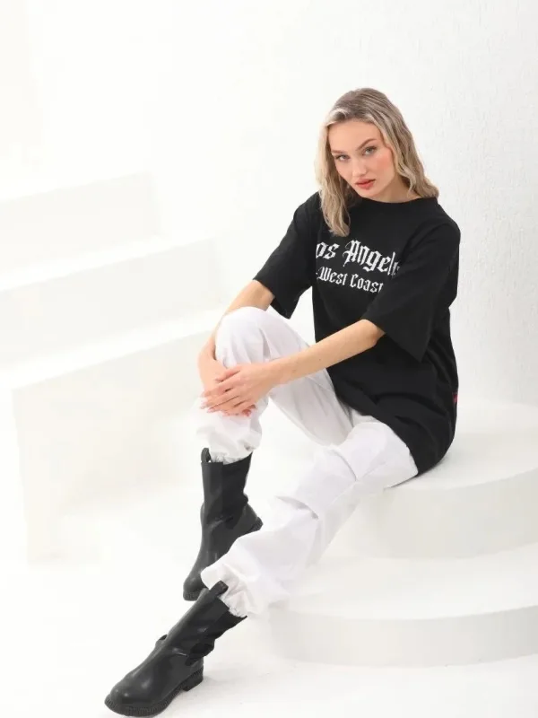 Damski oversize T-shirt czarny, dekolt w serek, nadruk 5