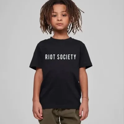 Dziecięca Czarna Oversize T-Shirt z Nadrukiem Dekolt w Serek 1