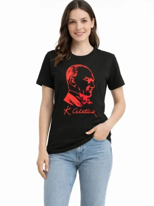 Bluzë për femra, ngjyrë e zezë, me jakë biçiklete, print Ataturk dhe mëngë të shkurtra 3