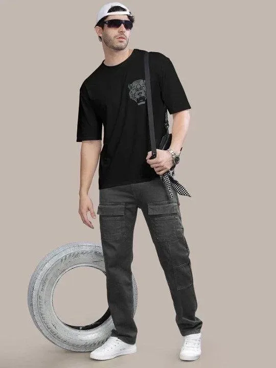 Tîşorta Mêran a Reş a Bi Stûyê Bisîkletê û Çapkirî ya Şêran a Oversize 4