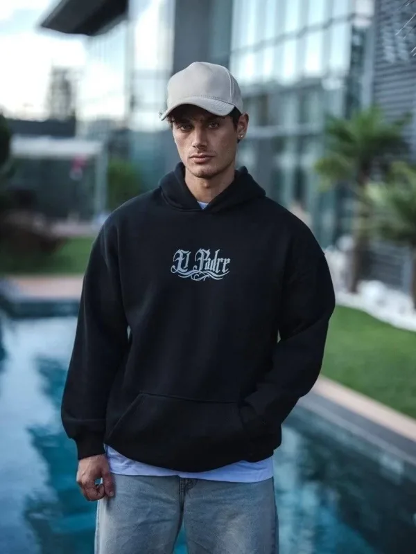 Sweatshirtê Mêran ê Reş ê Oversize ê Bi 3 Têlên Pembo, Kapûşon, Çapkirî 1