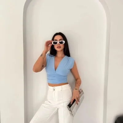 Női babakék vállpárnás ujjatlan V nyakú drapériás spandex crop blúz 2